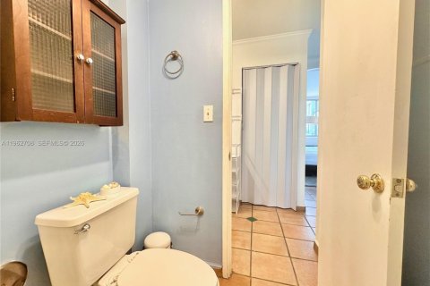 Condo in Miami Beach, Florida, 1 bedroom  № 2023822 - photo 22