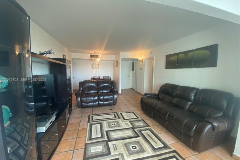 Condo in Miami Beach, Florida, 1 bedroom  № 2023822 - photo 9