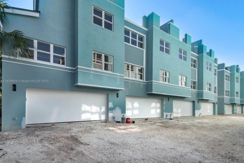 Townhouse in Fort Lauderdale, Florida 3 bedrooms, 169.27 sq.m. № 1940785 - photo 6