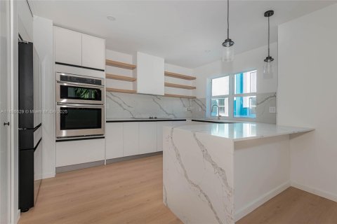 Townhouse in Fort Lauderdale, Florida 3 bedrooms, 169.27 sq.m. № 1940785 - photo 8