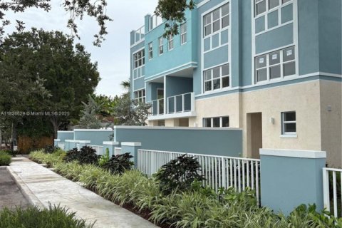 Townhouse in Fort Lauderdale, Florida 3 bedrooms, 169.27 sq.m. № 1940785 - photo 5
