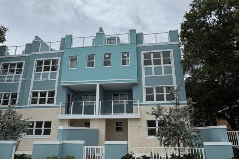 Townhouse in Fort Lauderdale, Florida 3 bedrooms, 169.27 sq.m. № 1940785 - photo 3