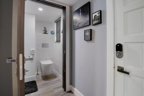Condo in Lake Worth, Florida, 1 bedroom № 2262362 - photo 19