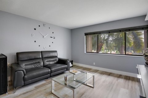 Condo in Lake Worth, Florida, 1 bedroom № 2262362 - photo 6