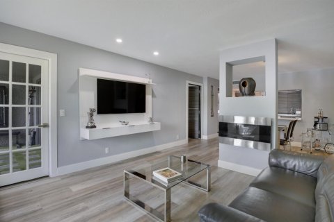 Condo in Lake Worth, Florida, 1 bedroom № 2262362 - photo 8