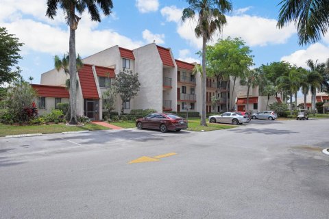 Condo in Lake Worth, Florida, 1 bedroom № 2262362 - photo 2