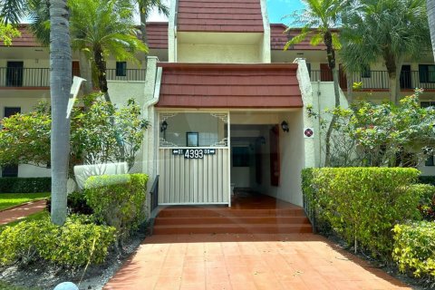 Condo in Lake Worth, Florida, 1 bedroom № 2262362 - photo 3