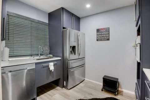 Condo in Lake Worth, Florida, 1 bedroom № 2262362 - photo 10