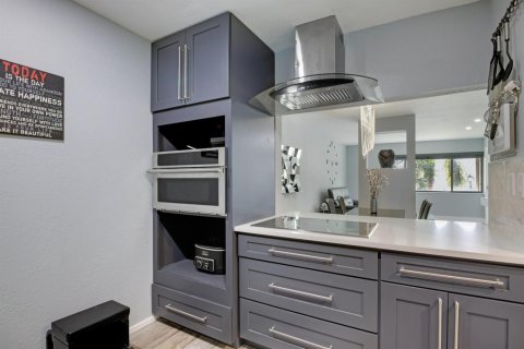 Condo in Lake Worth, Florida, 1 bedroom № 2262362 - photo 11