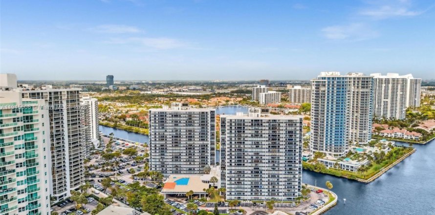 Кондоминиум с 3 спальнями в Авентура, Флорида № 1973966