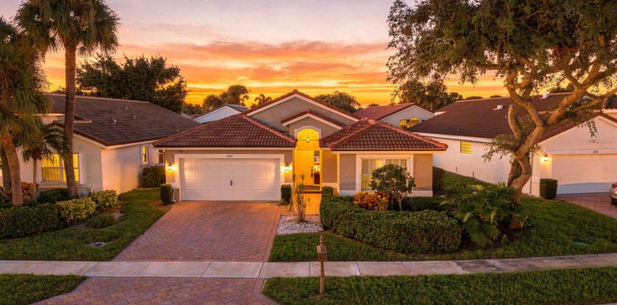 Villa ou maison à Boynton Beach, Floride 3 chambres, 162.58 m2 № 2415676