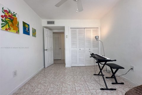 Copropriété à vendre à Aventura, Floride: 2 chambres, 89.19 m2 № 1867228 - photo 11