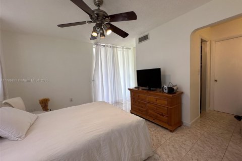 Copropriété à vendre à Aventura, Floride: 2 chambres, 89.19 m2 № 1867228 - photo 15