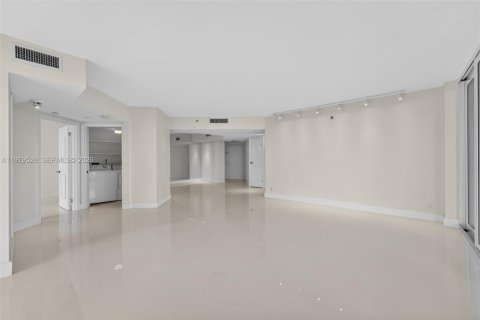 Купить кондоминиум в Авентура, Флорида 2 спальни, 169.08м2, № 2043544 - фото 5