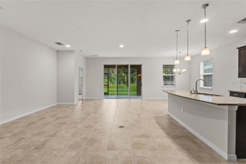 House in Sarasota, Florida 3 bedrooms, 189.06 sq.m. № 2419173 - photo 9