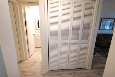 Condo in West Palm Beach, Florida, 1 bedroom  № 2086558 - photo 24