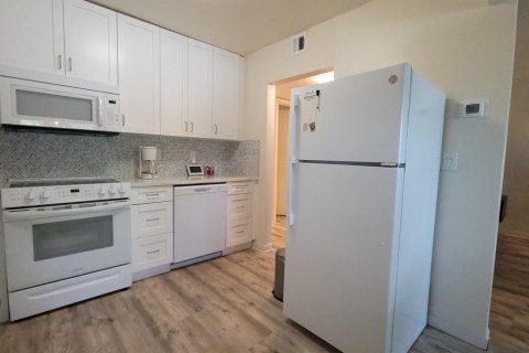 Condo in West Palm Beach, Florida, 1 bedroom  № 2086558 - photo 3