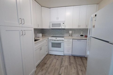 Condo in West Palm Beach, Florida, 1 bedroom  № 2086558 - photo 1