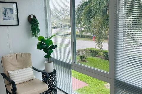 Condo in West Palm Beach, Florida, 1 bedroom  № 2086558 - photo 13