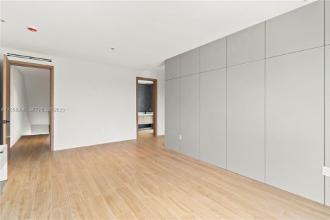 Commercial property in Miami, Florida 517.65 sq.m. № 2244169 - photo 14