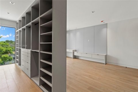 Commercial property in Miami, Florida 517.65 sq.m. № 2244169 - photo 17