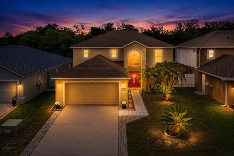 Casa en Land O' Lakes, Florida 4 dormitorios, 206.43 m2 № 2110067