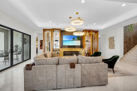 House in Boca Raton, Florida 4 bedrooms, 344.02 sq.m. № 2181950 - photo 18