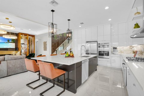 House in Boca Raton, Florida 4 bedrooms, 344.02 sq.m. № 2181950 - photo 22
