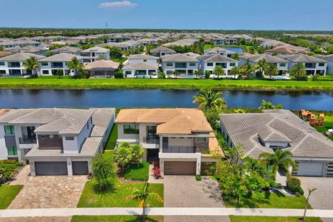 House in Boca Raton, Florida 4 bedrooms, 344.02 sq.m. № 2181950 - photo 6