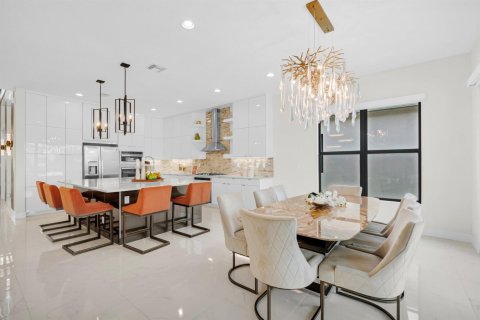 House in Boca Raton, Florida 4 bedrooms, 344.02 sq.m. № 2181950 - photo 20