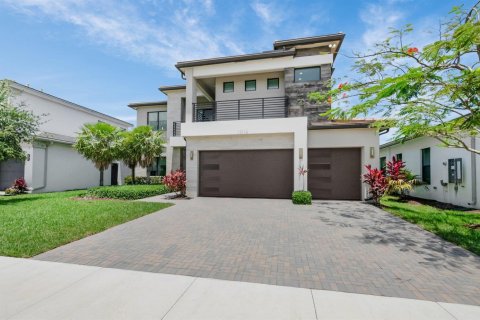 House in Boca Raton, Florida 4 bedrooms, 344.02 sq.m. № 2181950 - photo 2