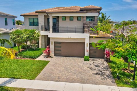 House in Boca Raton, Florida 4 bedrooms, 344.02 sq.m. № 2181950 - photo 4