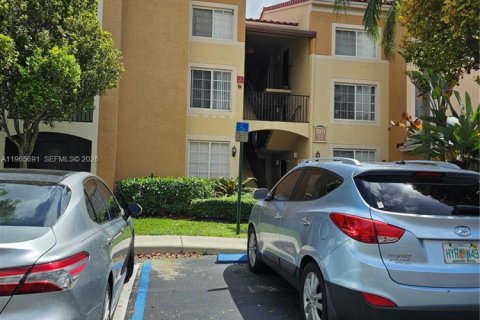 Снять в аренду кондоминиум в Мирамар, Флорида 3 спальни, 104.52м2, № 2027310 - фото 3