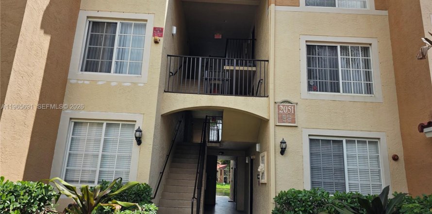 Кондоминиум с 3 спальнями в Мирамар, Флорида № 2027310