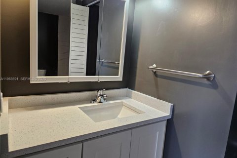 Снять в аренду кондоминиум в Мирамар, Флорида 3 спальни, 104.52м2, № 2027310 - фото 12