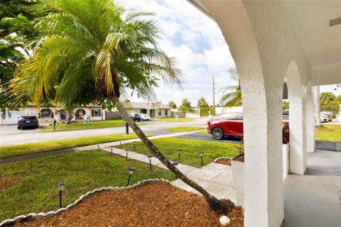 House in Sunrise, Florida 3 bedrooms № 1953147 - photo 16