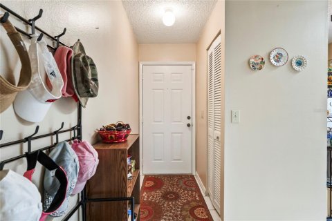 Condo in New Port Richey, Florida, 2 bedrooms  № 1835098 - photo 4