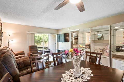 Condo in New Port Richey, Florida, 2 bedrooms  № 1835098 - photo 16