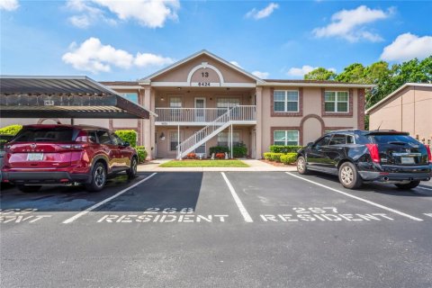 Condo in New Port Richey, Florida, 2 bedrooms  № 1835098 - photo 1