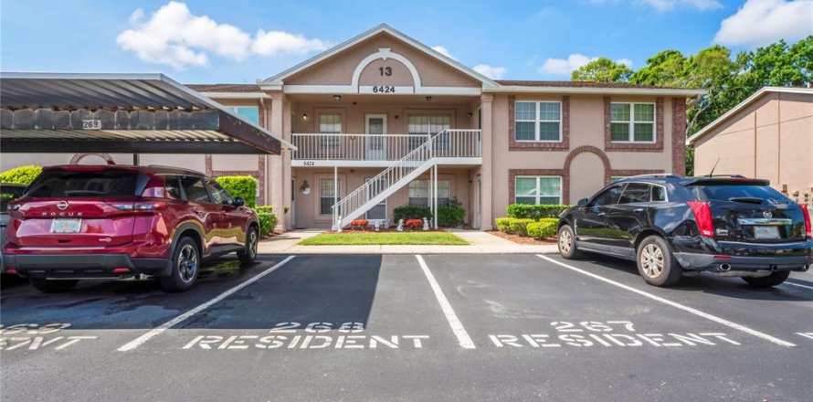 Condo in New Port Richey, Florida, 2 bedrooms № 1835098