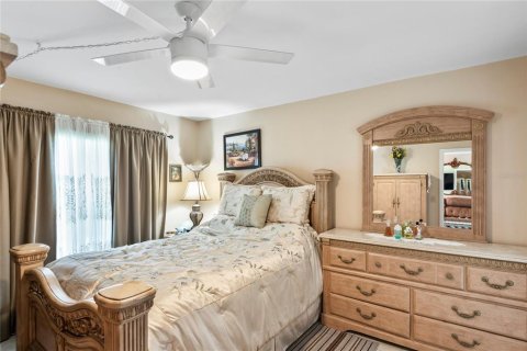 Condo in New Port Richey, Florida, 2 bedrooms  № 1835098 - photo 17