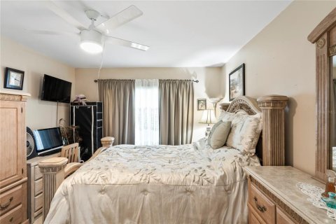 Condo in New Port Richey, Florida, 2 bedrooms  № 1835098 - photo 18