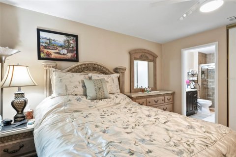 Condo in New Port Richey, Florida, 2 bedrooms  № 1835098 - photo 19