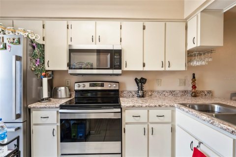 Condo in New Port Richey, Florida, 2 bedrooms  № 1835098 - photo 11