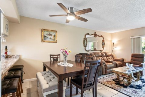 Condo in New Port Richey, Florida, 2 bedrooms  № 1835098 - photo 15
