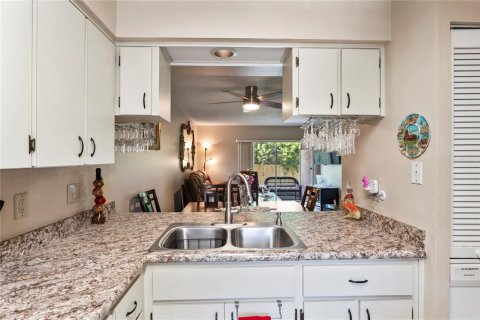 Condo in New Port Richey, Florida, 2 bedrooms  № 1835098 - photo 10
