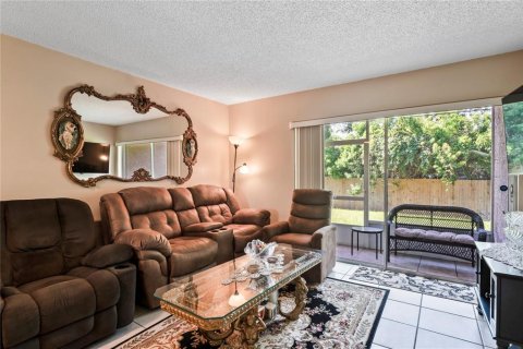 Condo in New Port Richey, Florida, 2 bedrooms  № 1835098 - photo 6