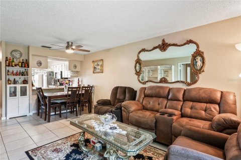 Condo in New Port Richey, Florida, 2 bedrooms  № 1835098 - photo 8