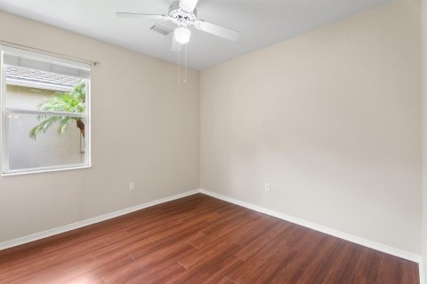 House in Port St. Lucie, Florida 2 bedrooms, 137.68 sq.m. № 2253059 - photo 13