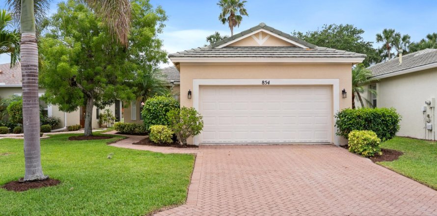 House in Port St. Lucie, Florida 2 bedrooms, 137.68 sq.m. № 2253059